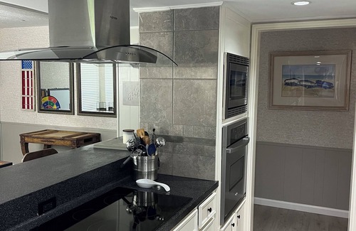 Trinity House | Peaceful Waterview Haven – Stunning Views, Sleeps 10