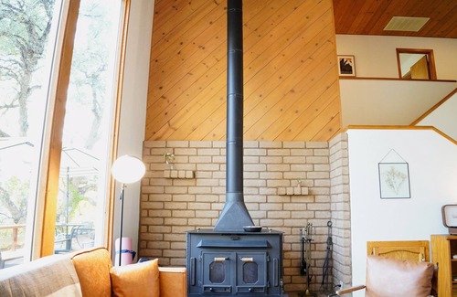 Oakhurst Villa | Peaceful Yosemite Retreat large & cozy w/natural spring hot tub near Bass Lake