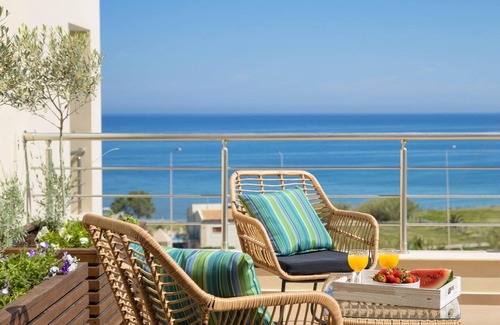 Sfakaki Apartment | Peach- Sea View Exclusive Maisonette