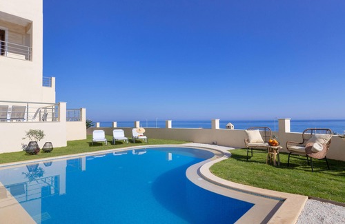 Sfakaki Apartment | Peach- Sea View Exclusive Maisonette