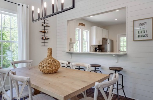 Apex House | Peak City Perfection- Apex Downtown Walkable, Park Views, Big Yard, Large Groups