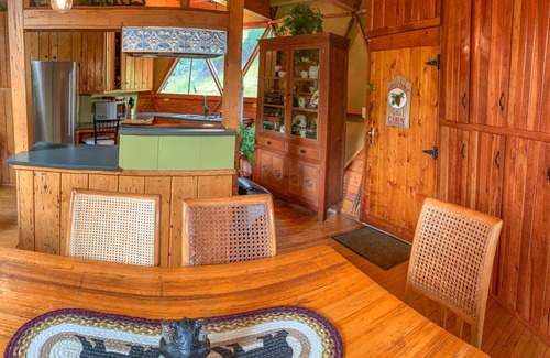 Grassy Creek Cabin | Peak Leaf Season + Peak Comfort @ Unforgettable