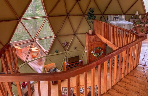 Grassy Creek Cabin | Peak Leaf Season + Peak Comfort @ Unforgettable