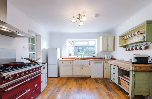 Buxton House | Peak retreat, sleeps 12 - fun, fires & friends
