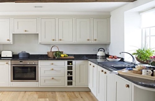 Thatcham Cottage | Pear Tree Cottage, Manor Farm Courtyard Cottages