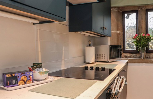 Barnoldswick Cottage | PEAR TREE COTTAGE AT HEY FARM, pet friendly in Barnoldswick