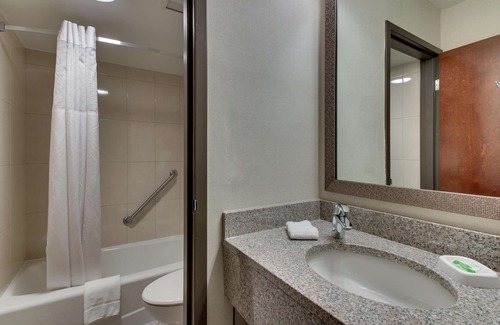 Airport Township Hotel | Pear Tree Inn St. Louis Airport