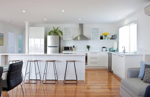 Hawley Beach House | Pearl Hawley Beach | Bright Modern Beach House | Perfect for Families + Friends