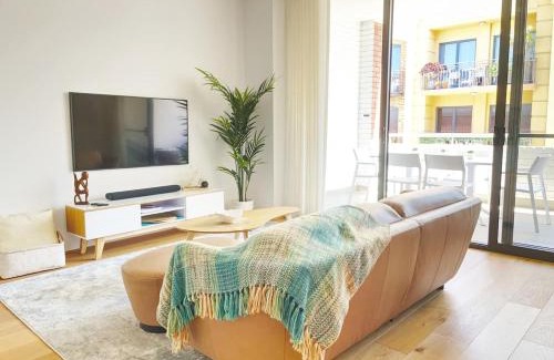 Fremantle Apartment | Pearl On Pakenham- Modern & Central W King Beds