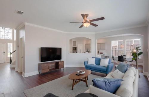 South Arlington House | Pearl White Dream Home With Private Pool & Theatre