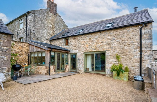 Hopton House | Pearson's But and Ben