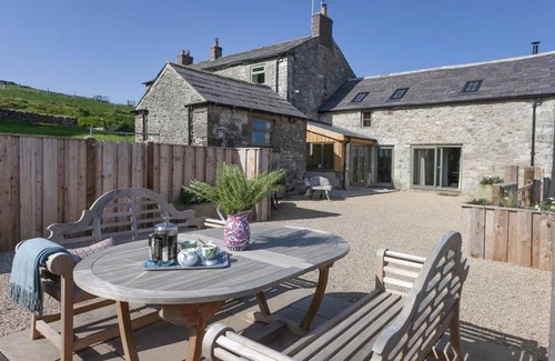 Hopton House | Pearson's But and Ben