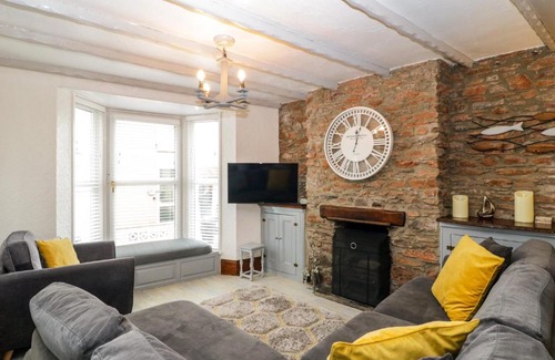 Brixham House | Pebble Bay