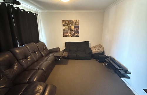 Geographe House | Pebble Beach House- WIFI, Theatre room, Secure yard