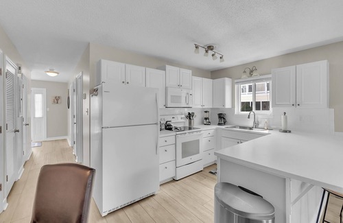 Emerald Isle Condo | Pebble Beach I101 - 1BR and Poolside!
