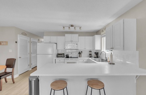 Emerald Isle Condo | Pebble Beach I101 - 1BR and Poolside!