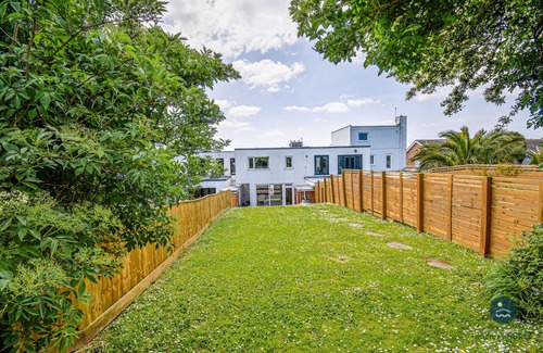 Weymouth House | Pebble House - Sea views, parking, family friendly