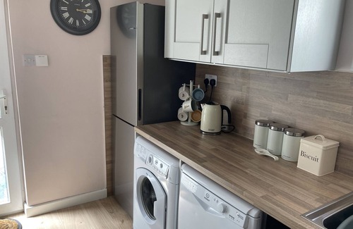 Paignton Cottage | PEBBLE LODGE, family friendly, with a garden in Paignton