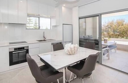 Geographe House | Pebbles by the Sea- Brand-New Oceanfront Home