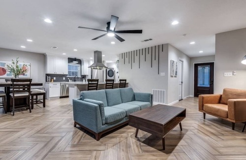 Frisco House | Pecan Grove: Stroll Downtown Frisco