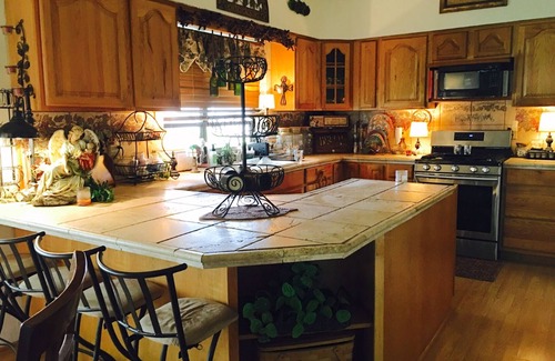 Caldwell House | Pecan Haven's "Country Villa" - 20 min. from College Station Texas.