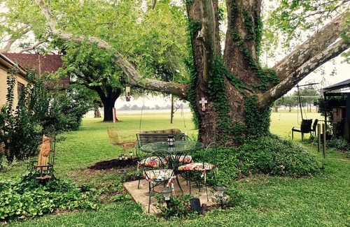 Caldwell House | Pecan Haven's "Country Villa" - 20 min. from College Station Texas.