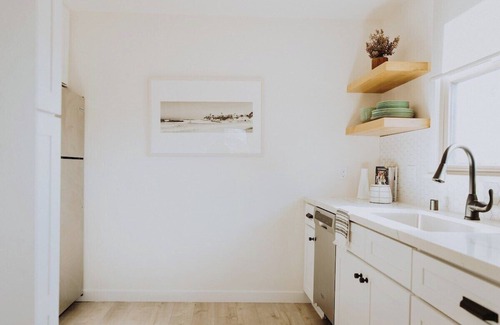 Olde Solana Beach Apartment | Peek-a-boo Ocean View - Modern Solana Surf Loft