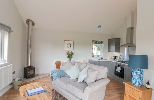 Easterside Cottage | PEEP O' DAY, romantic, character holiday cottage in Kirkbymoorside