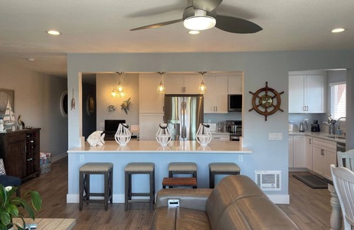 Carlsbad Condo | Peggy's Waterfront Oasis in Carlsbad - Fully Furnished - Beautiful Condo