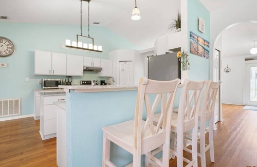 Palm Coast Apartment | Pelican Palm - Autumn air - poolside flair!