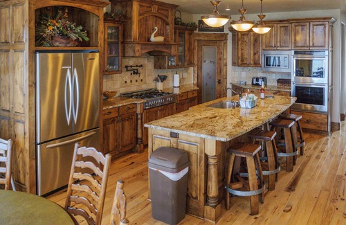 Island Park Cabin | Pelican Point Lodge Island Park, ID Yellowstone Executive Retreat