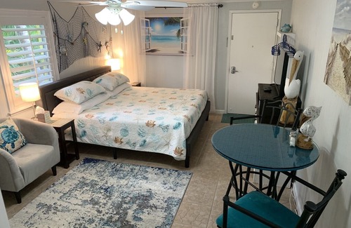 Jensen Beach Apartment | Pelican’s Nest-#1 Rated Studio and Location In Jensen Beach. Fully Sanitized.