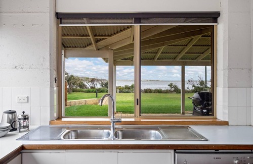 Augusta House | Pelicans View – Riverside Retreat by the Blackwood River - Pelicans View Riverside Retreat by the Blackwood River