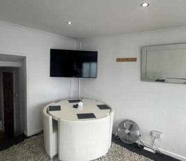 Milford Haven Apartment | Pembs Studio Apartment