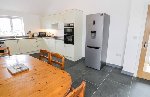 Garndolbenmaen Cottage | PEN Y BRAICH UCHAF, pet friendly, with open fire in Tremadog