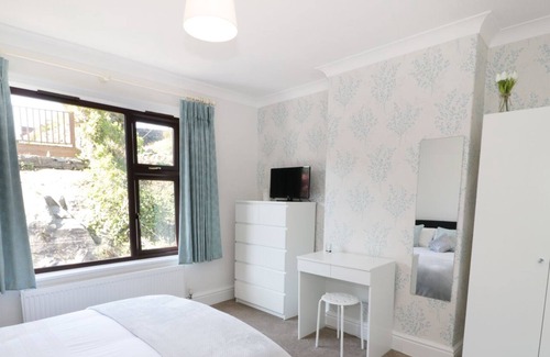 Rhiwbryfdir Cottage | PEN Y GARREG, family friendly, with hot tub in Blaenau Ffestiniog