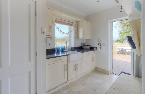 Abersoch Cottage | PEN Y SARN, pet friendly, with a garden in Abersoch