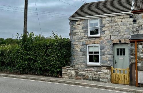 Penderyn House | Penderyn Cottage Waterfall Country Brecon Beacons