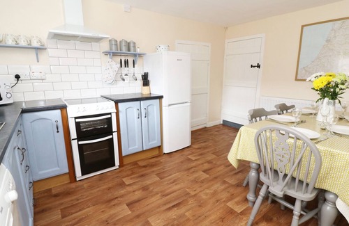 Bontnewydd Cottage | PENGLANOWEN FAWR, pet friendly, with open fire in Llangwyryfon