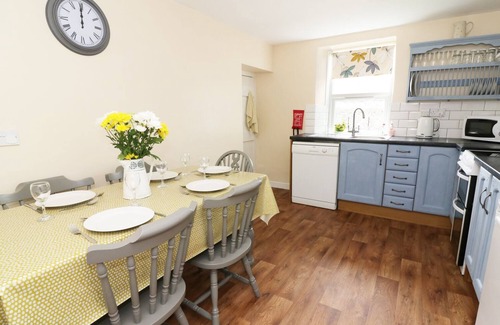 Bontnewydd Cottage | PENGLANOWEN FAWR, pet friendly, with open fire in Llangwyryfon