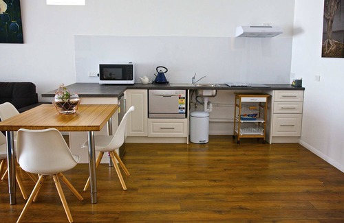 Penguin Apartment | Penguin Beachfront Apartments