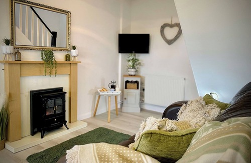 Saint Gennys Cottage | PENKENNA, pet friendly, with a garden in Crackington Haven