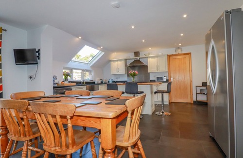 Saint Gennys Cottage | PENLAUREL, family friendly, with hot tub in Crackington Haven