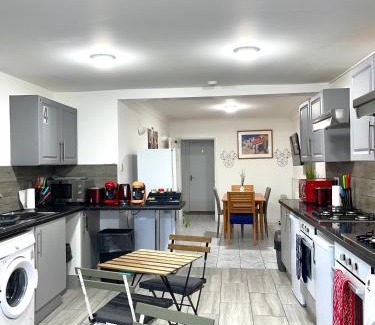 Havering Park Apartment | Penn Gardens Standard Studio - 4