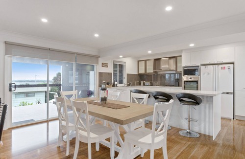San Remo House | Pennishells by Ready Set Stay- Beach views & WIFI