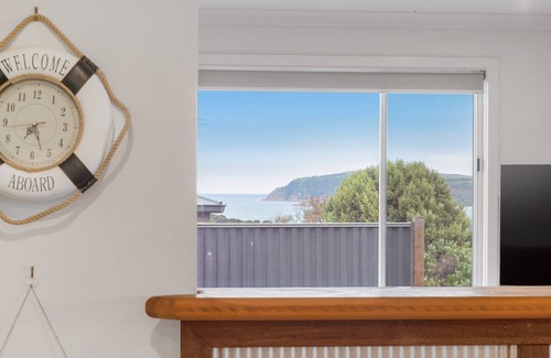 San Remo House | Pennishells by Ready Set Stay- Beach views & WIFI