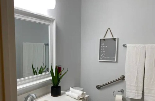 Northwest Pensacola House | Pensacola Ponderosa Sleeps 12! - Elec Car Charger