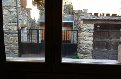 Taull House | Pensió i Apartaments la Bordeta