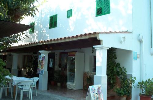 Es Figueral Beach House | Pensión Las Tres Golondrinas