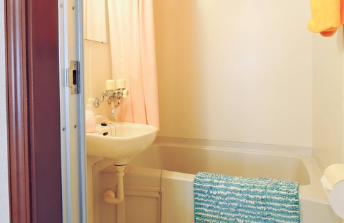 Shinshiro House | pension AKA-TOMBO